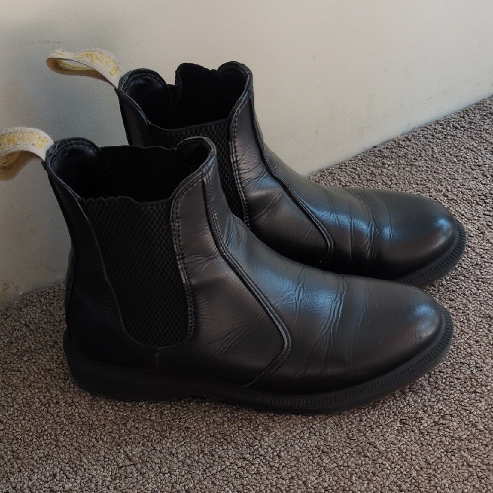 Women's Vegan Flora Dr. Martens